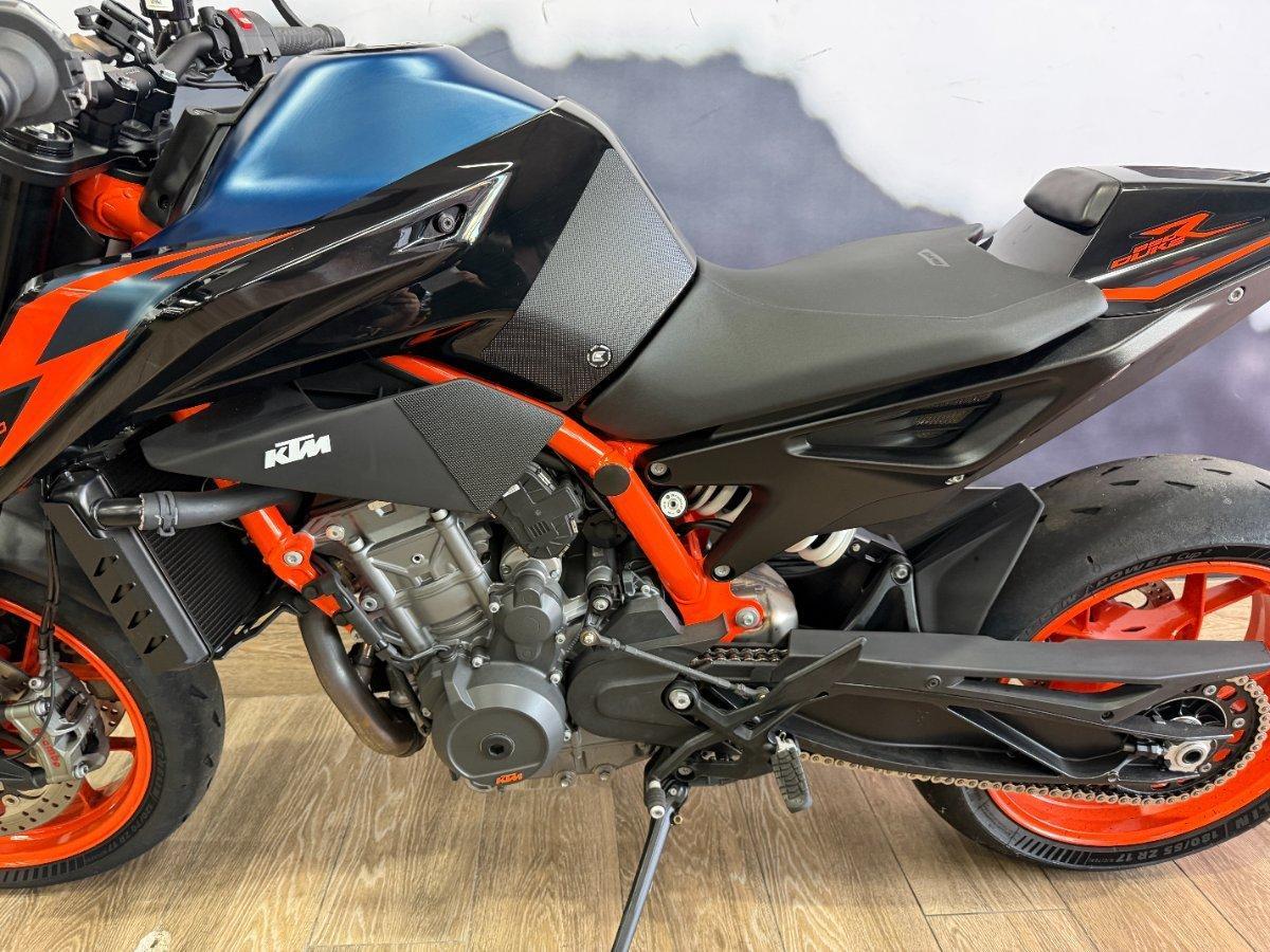 2023 KTM 890 DUKE R ROAD