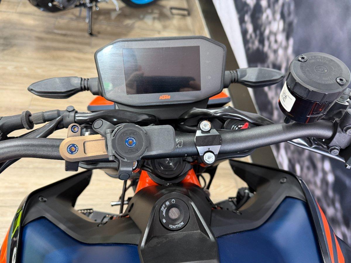 2023 KTM 890 DUKE R ROAD