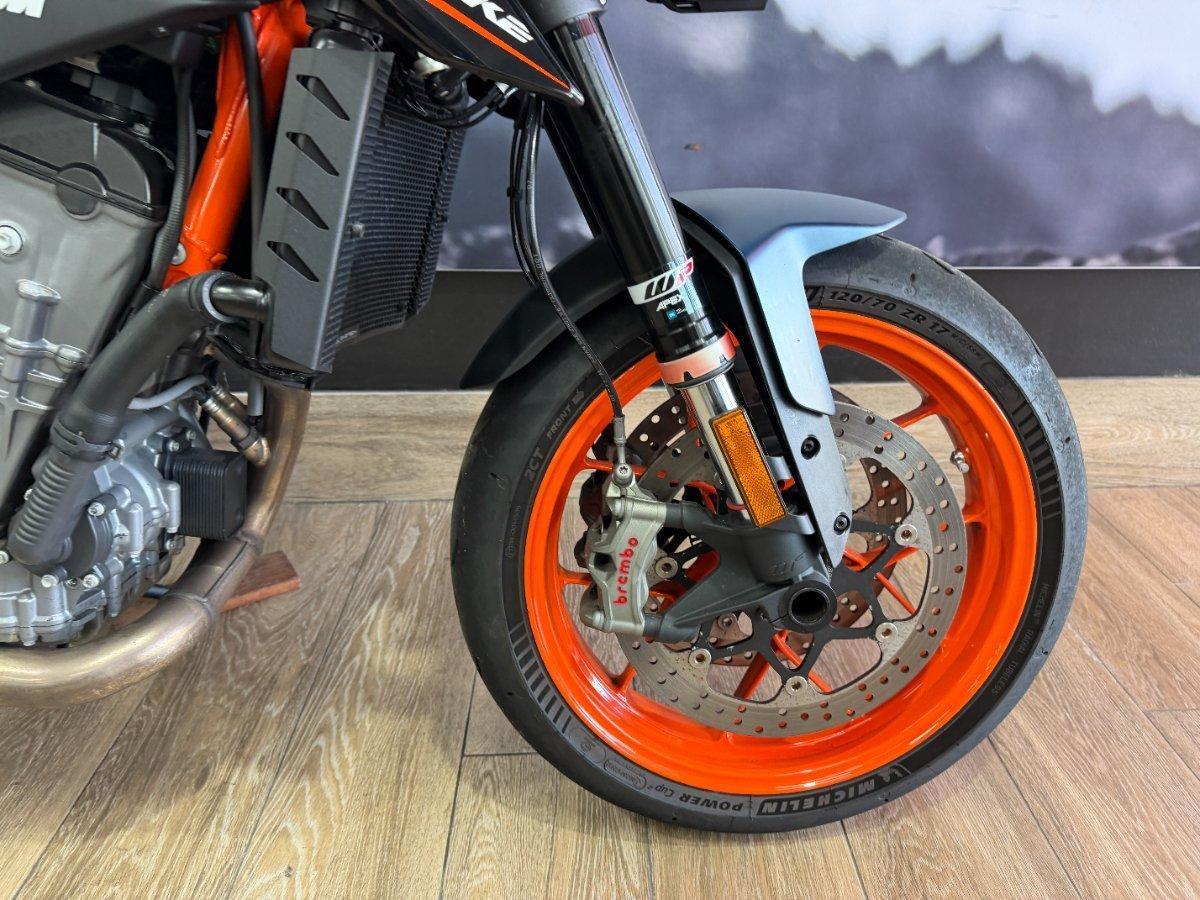2023 KTM 890 DUKE R ROAD