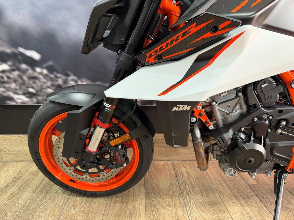 2026 KTM 990 DUKE R ROAD