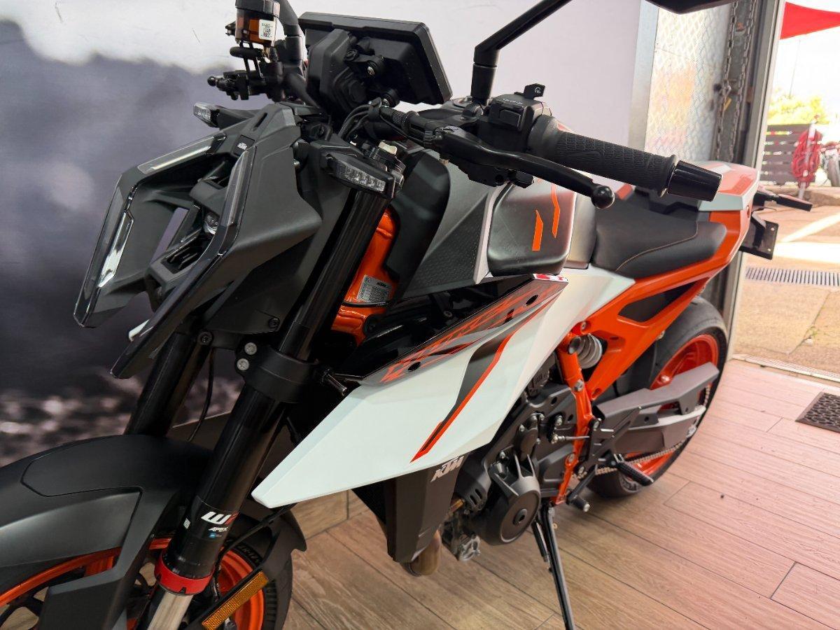 2026 KTM 990 DUKE R ROAD