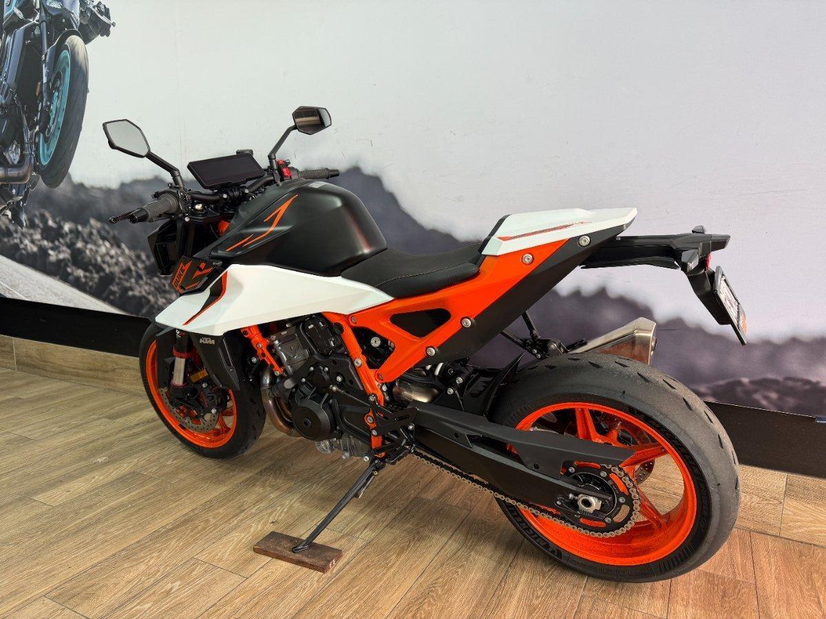 2026 KTM 990 DUKE R ROAD