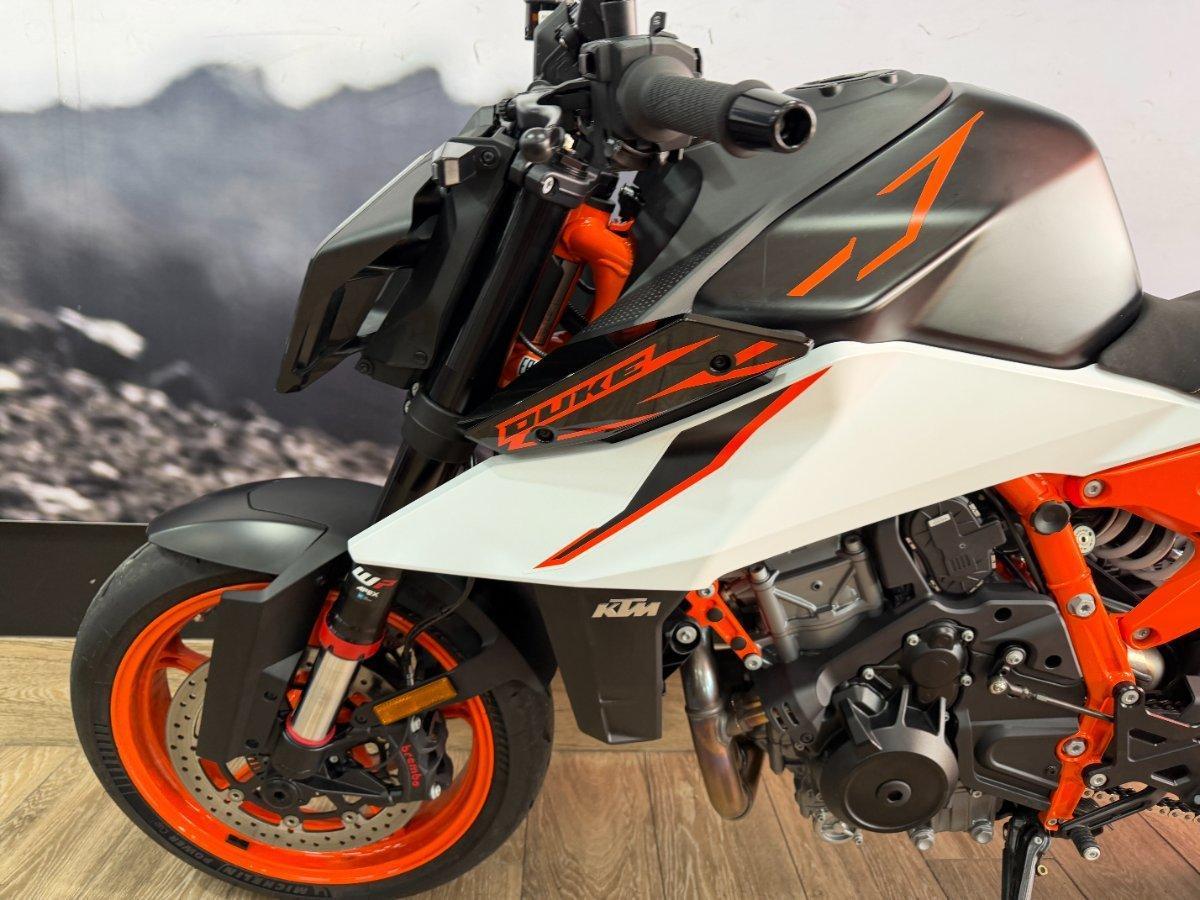 2026 KTM 990 DUKE R ROAD