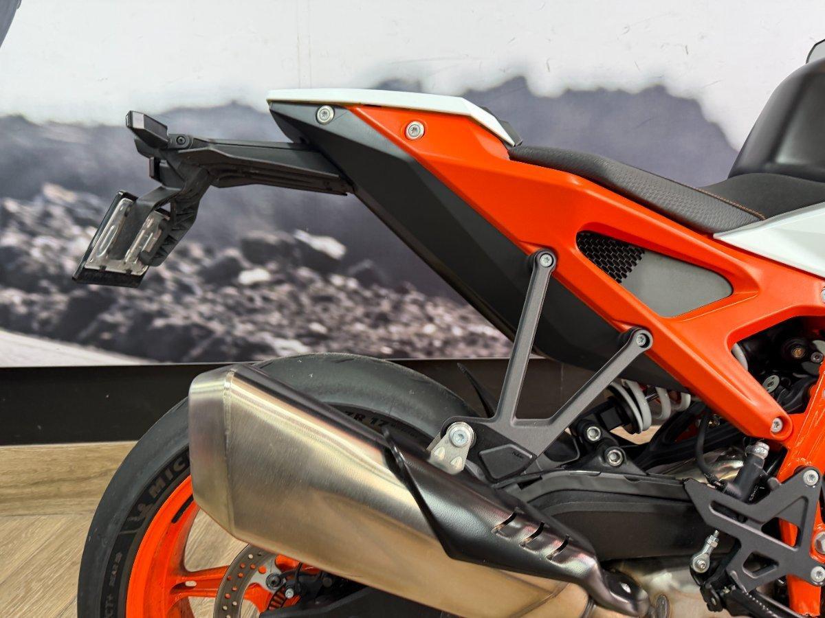 2026 KTM 990 DUKE R ROAD
