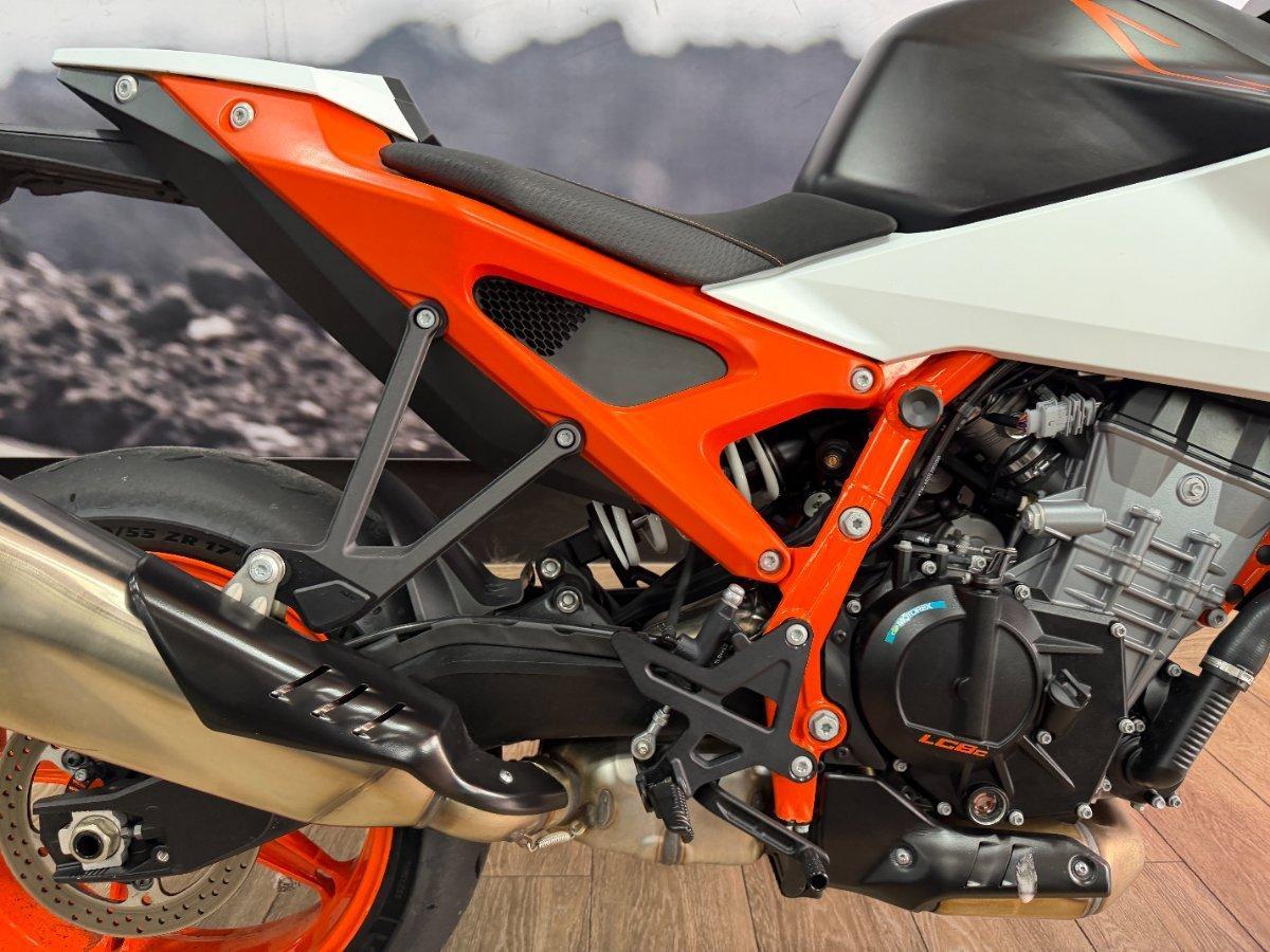 2026 KTM 990 DUKE R ROAD