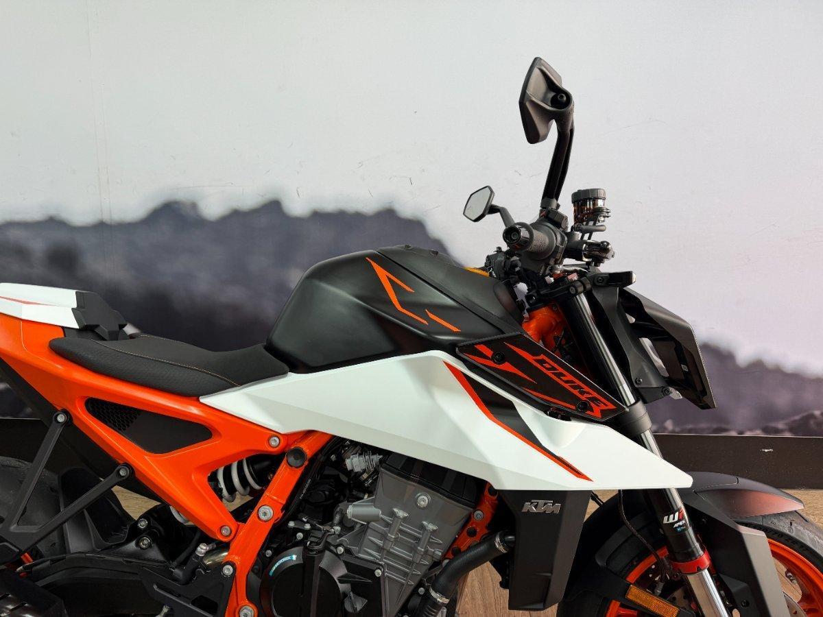 2026 KTM 990 DUKE R ROAD