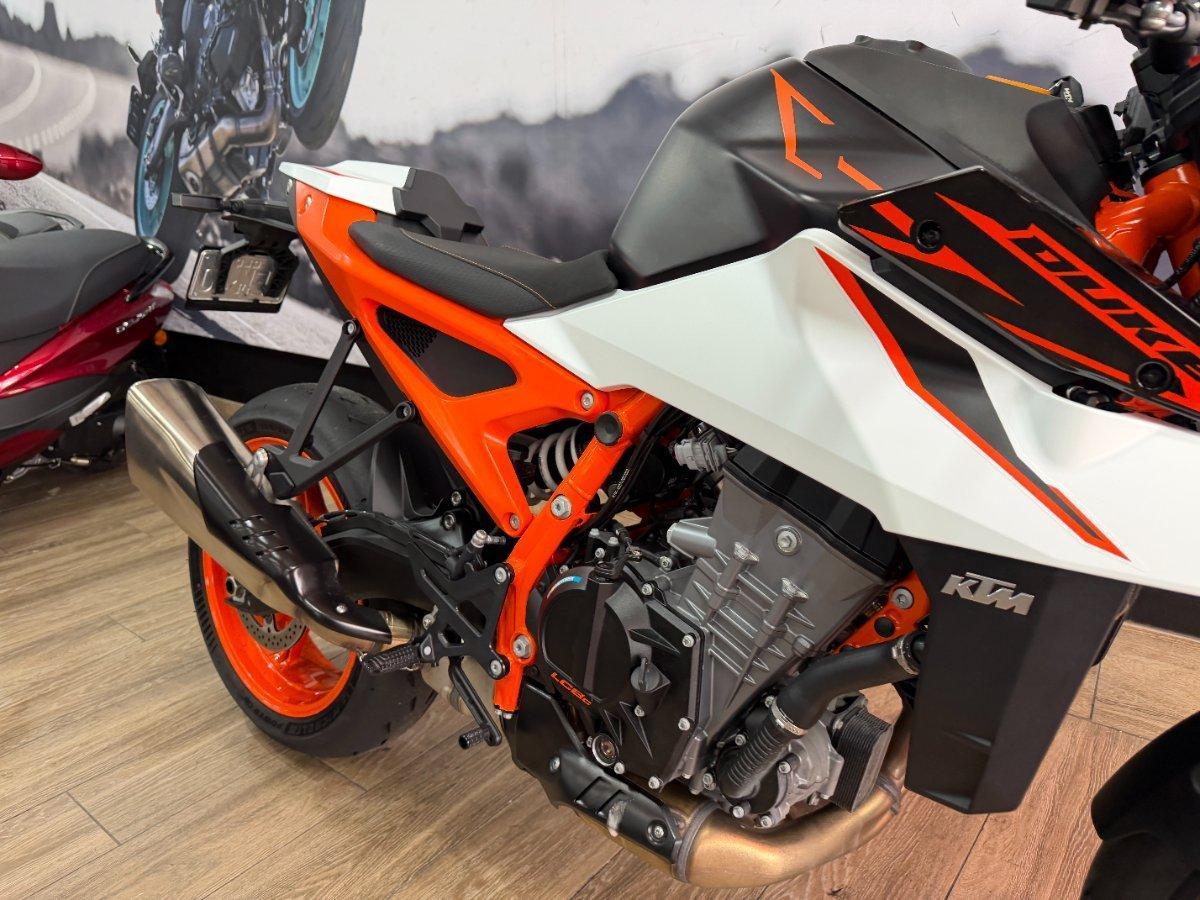 2026 KTM 990 DUKE R ROAD