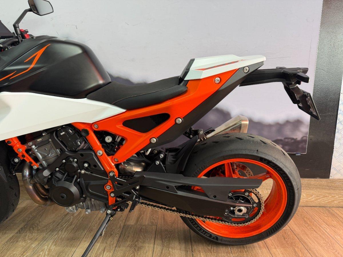 2026 KTM 990 DUKE R ROAD