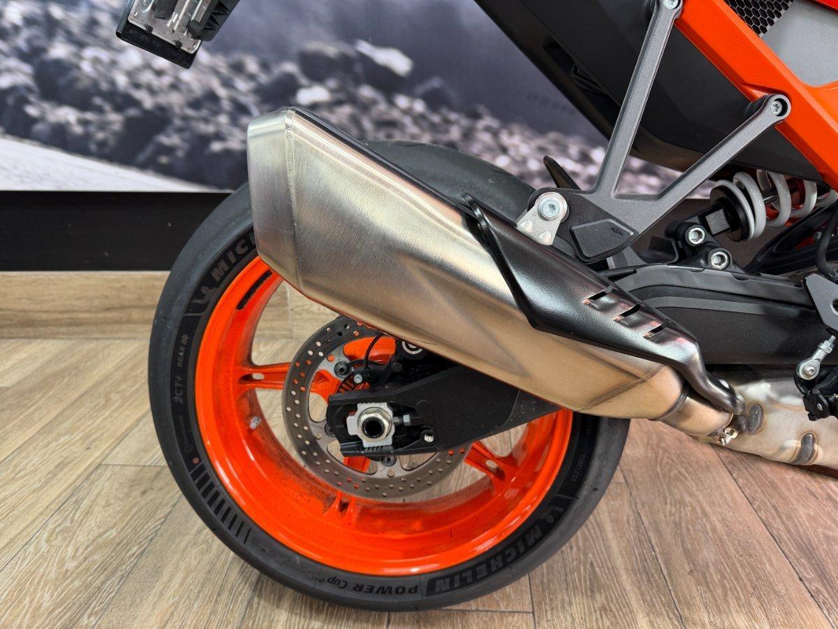 2026 KTM 990 DUKE R ROAD