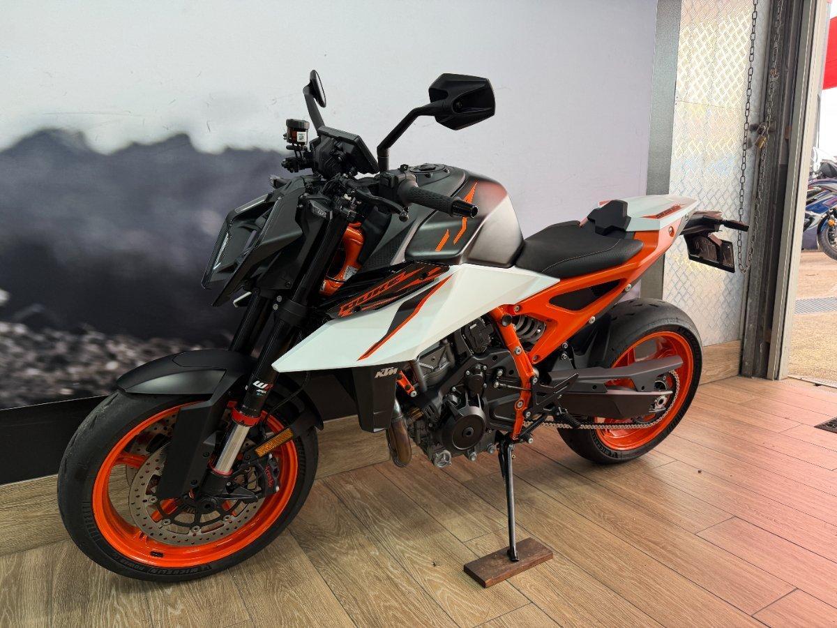 2026 KTM 990 DUKE R ROAD