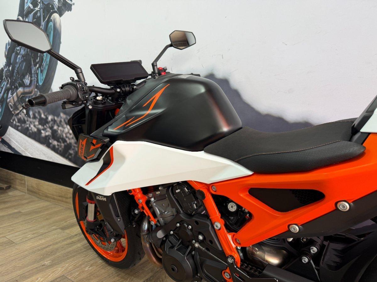 2026 KTM 990 DUKE R ROAD