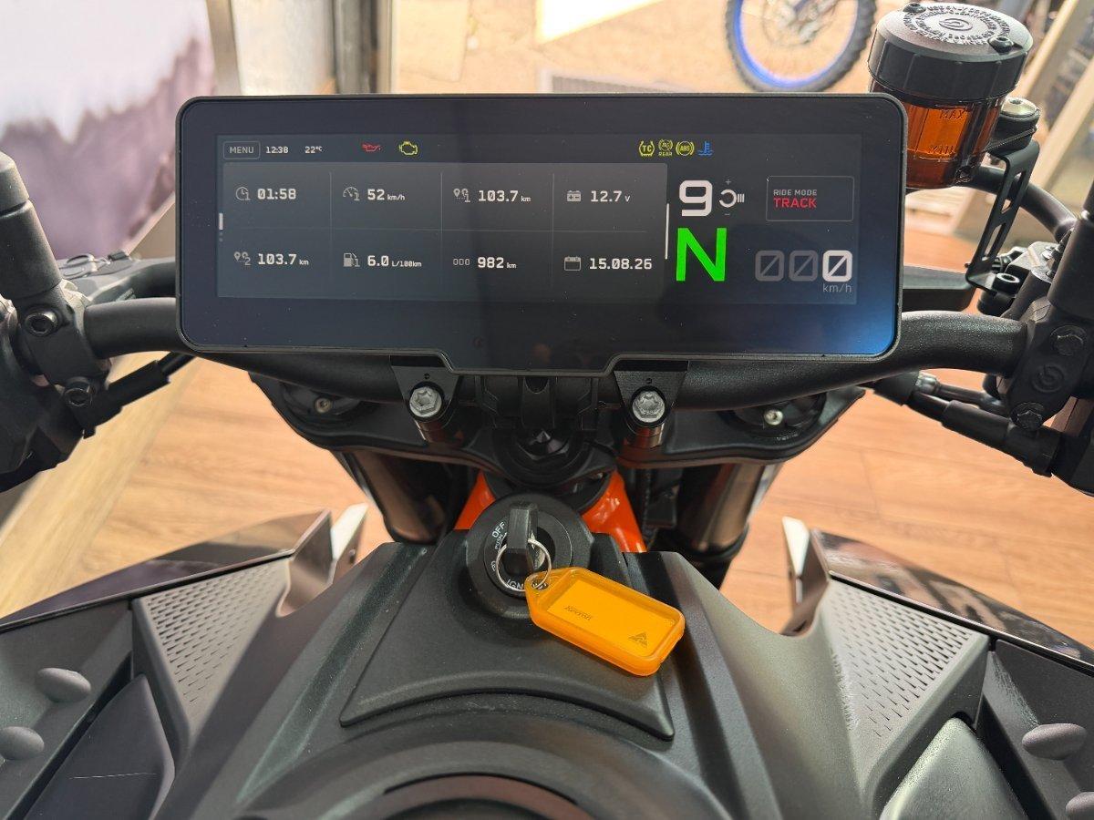 2026 KTM 990 DUKE R ROAD