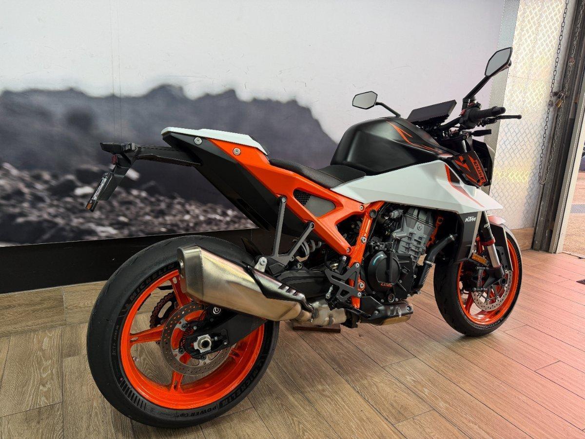 2026 KTM 990 DUKE R ROAD
