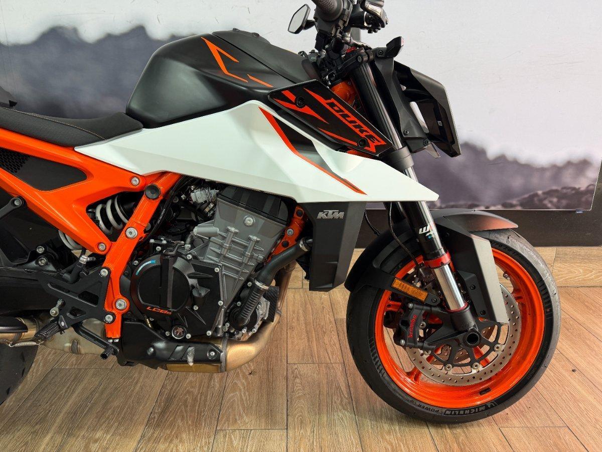 2026 KTM 990 DUKE R ROAD
