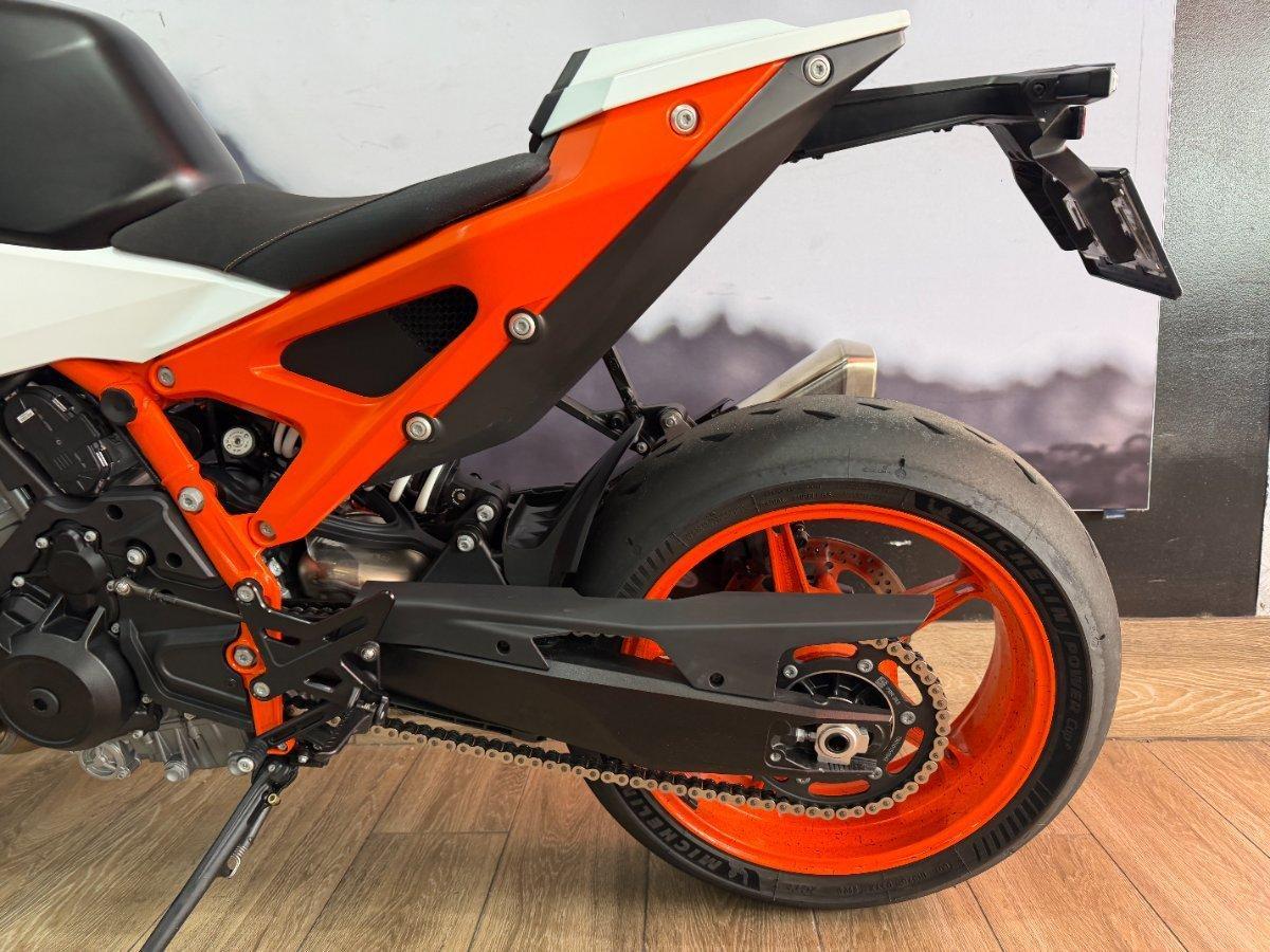 2026 KTM 990 DUKE R ROAD