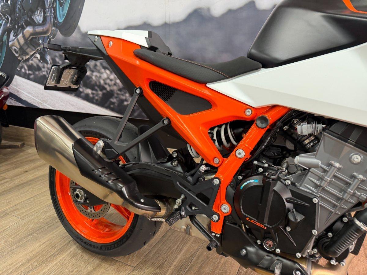2026 KTM 990 DUKE R ROAD