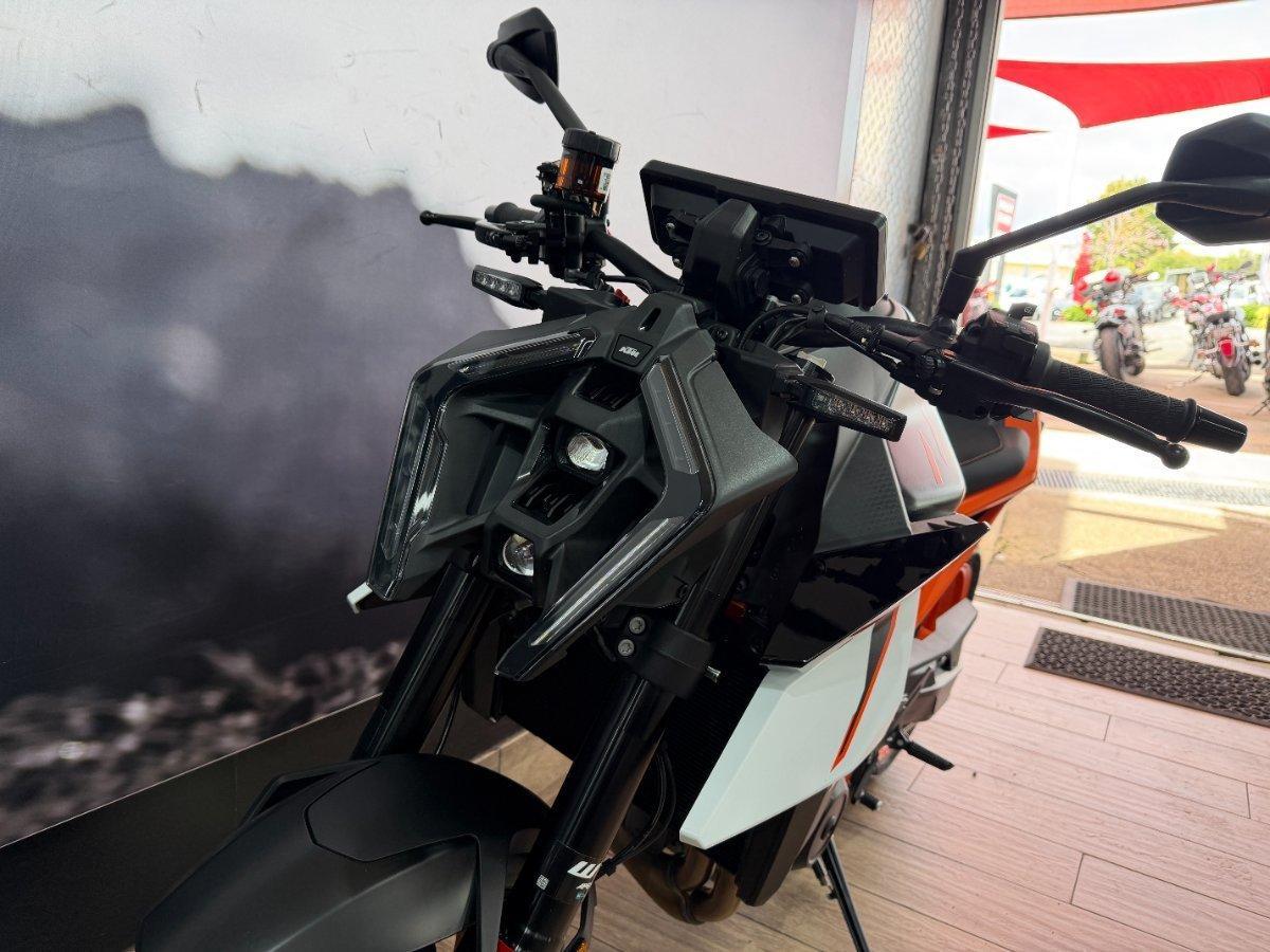 2026 KTM 990 DUKE R ROAD