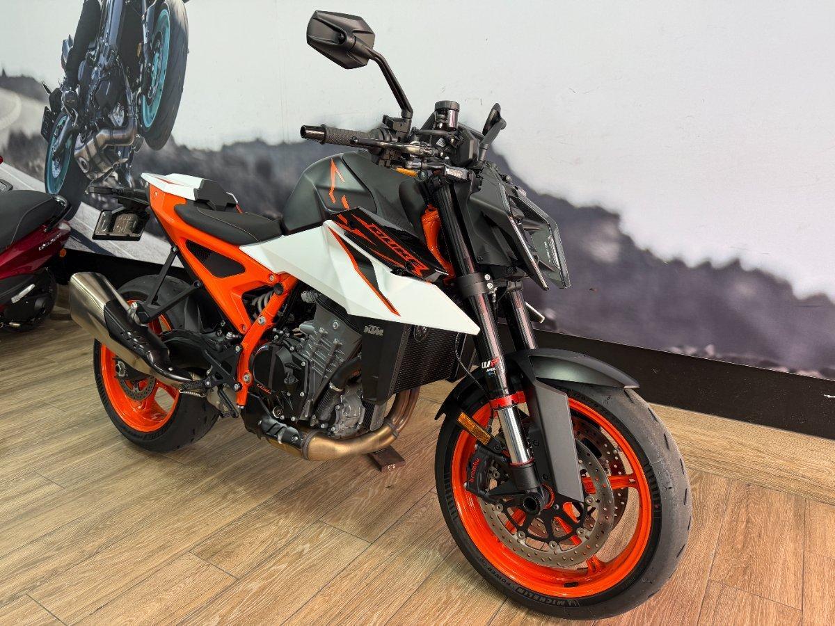 2026 KTM 990 DUKE R ROAD