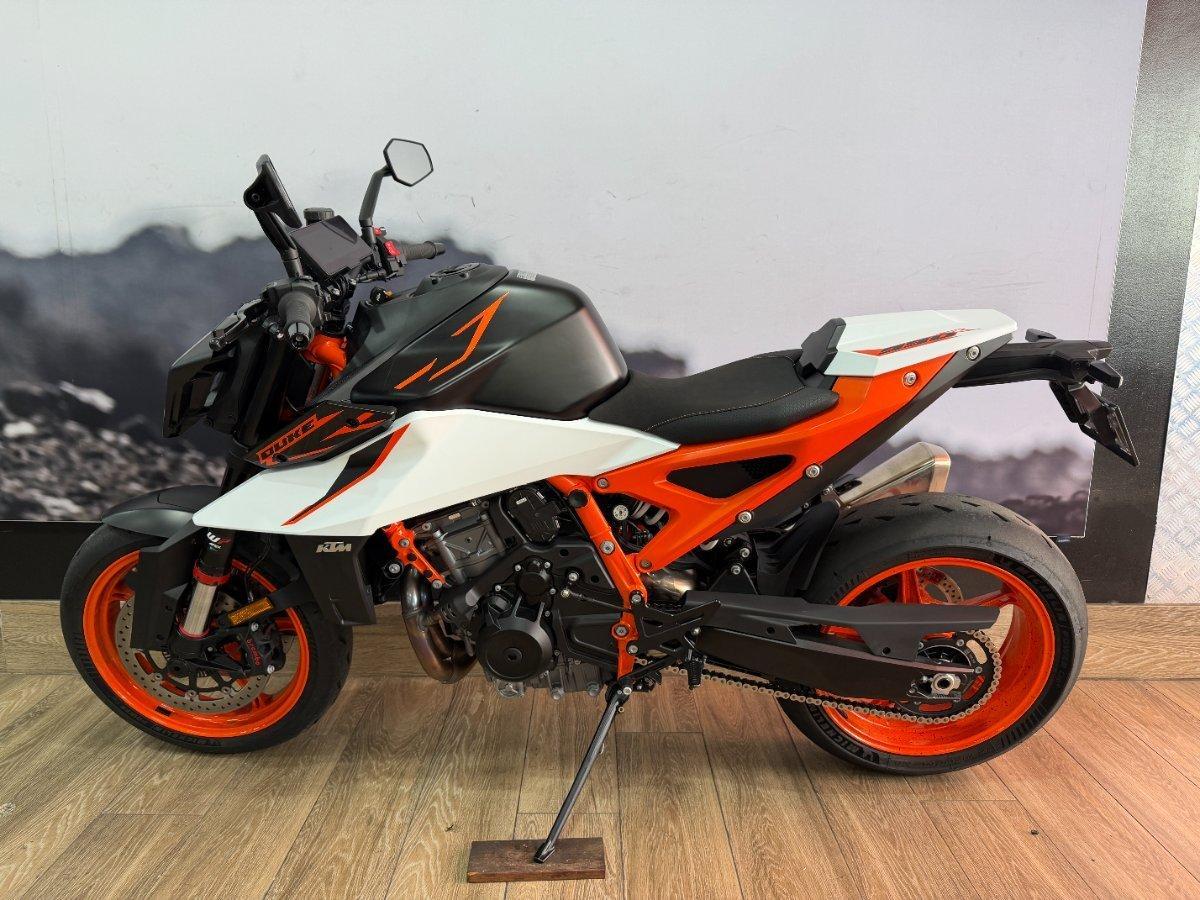 2026 KTM 990 DUKE R ROAD