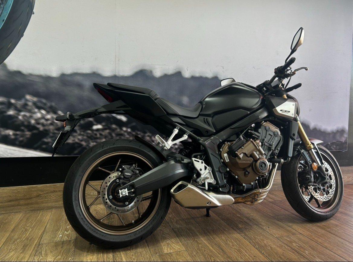 2024 HONDA CB650R E-CLUTCH SPORTS