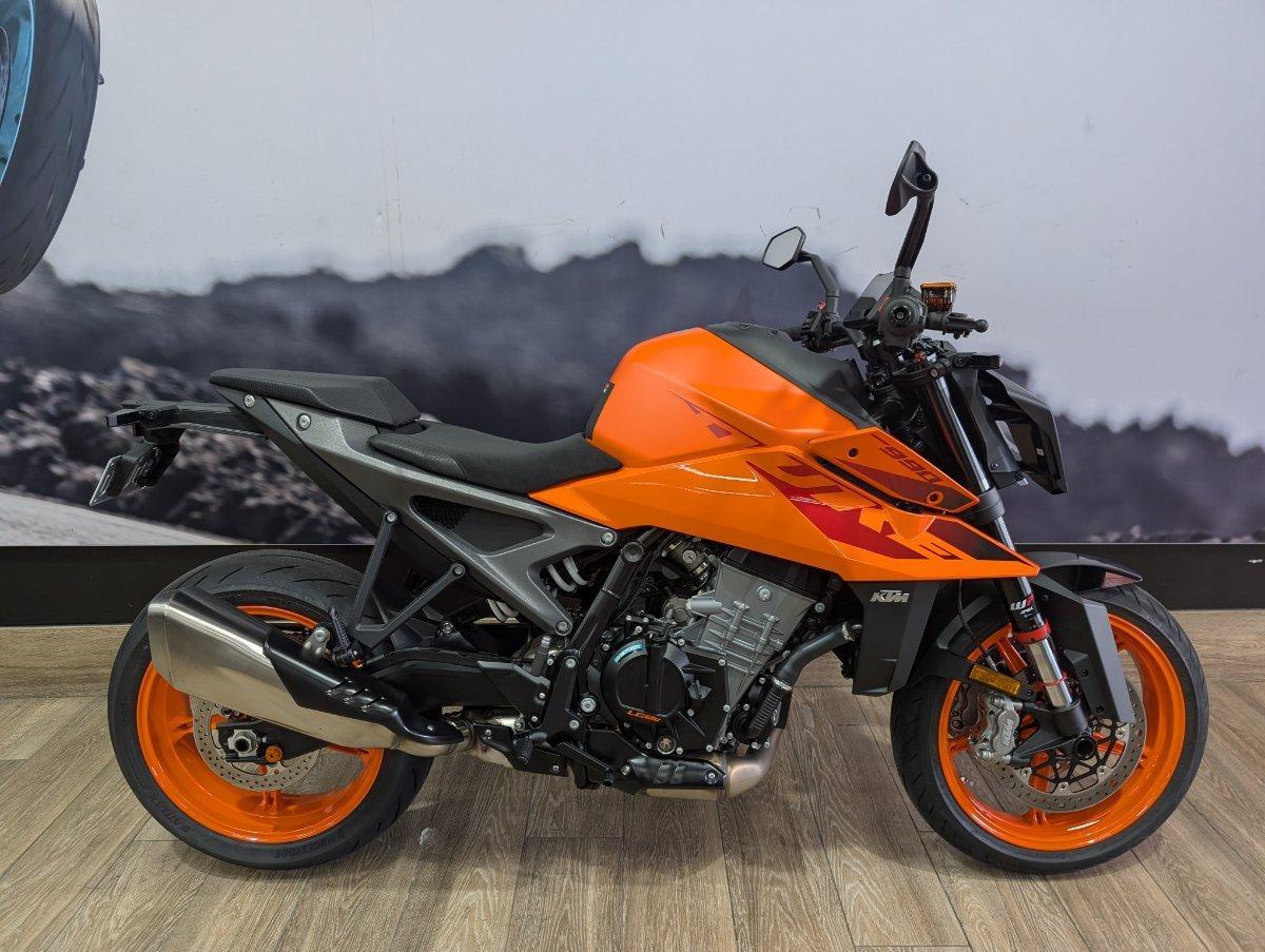 2024 KTM 990 DUKE ROAD