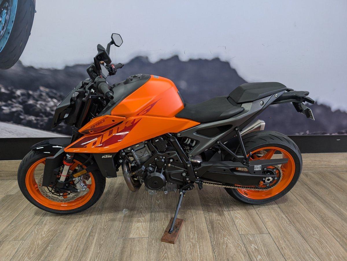 2024 KTM 990 DUKE ROAD