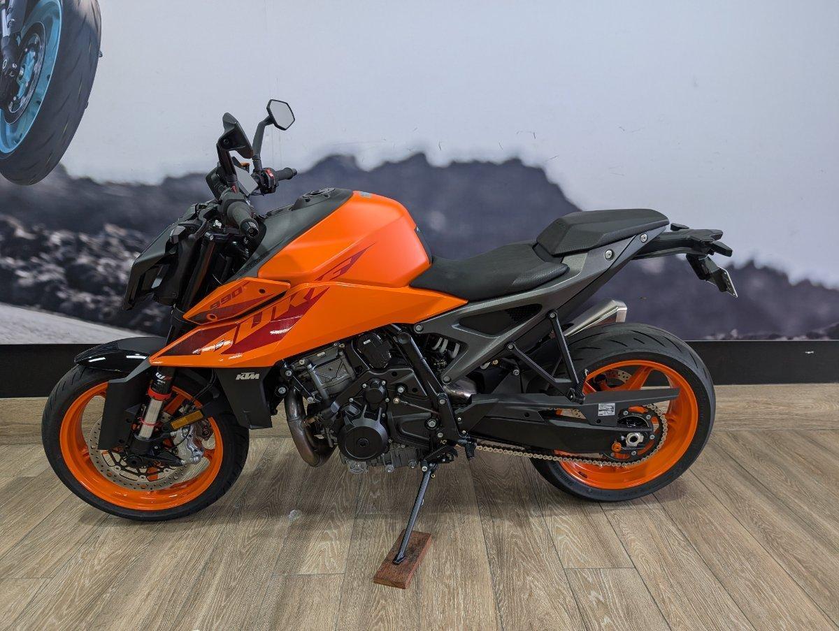 2024 KTM 990 DUKE ROAD