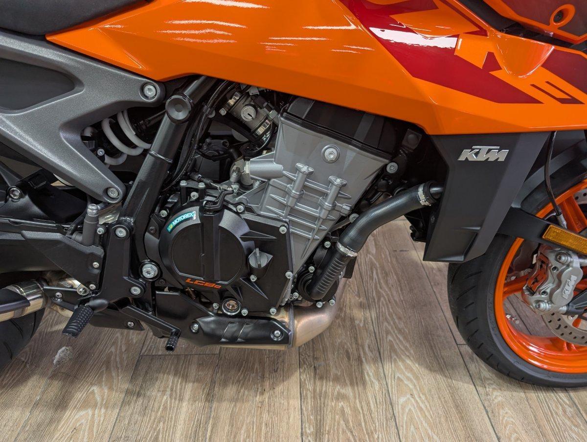 2024 KTM 990 DUKE ROAD
