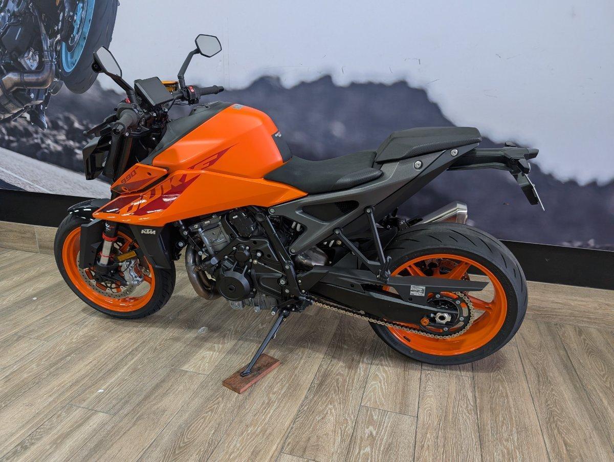 2024 KTM 990 DUKE ROAD