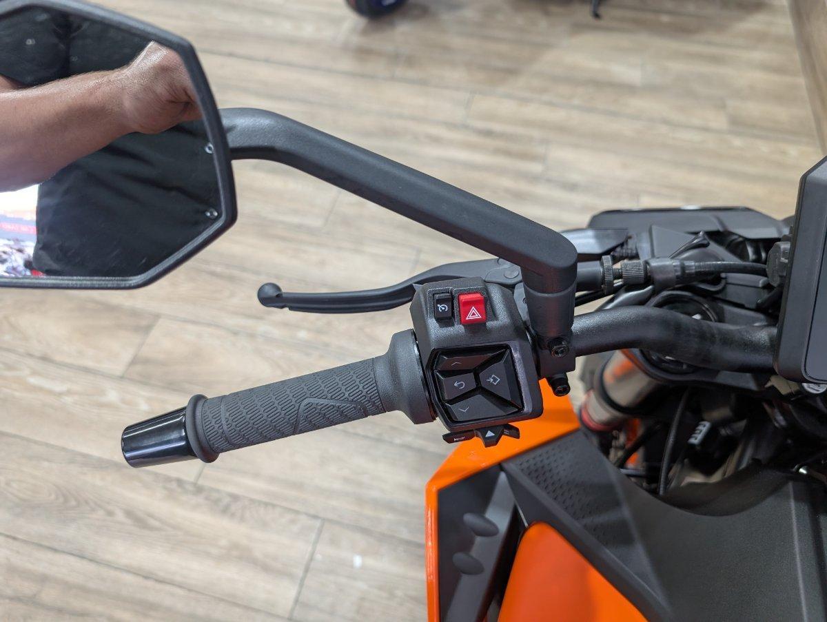 2024 KTM 990 DUKE ROAD