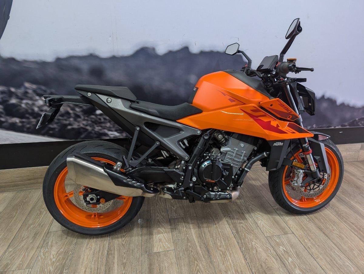 2024 KTM 990 DUKE ROAD