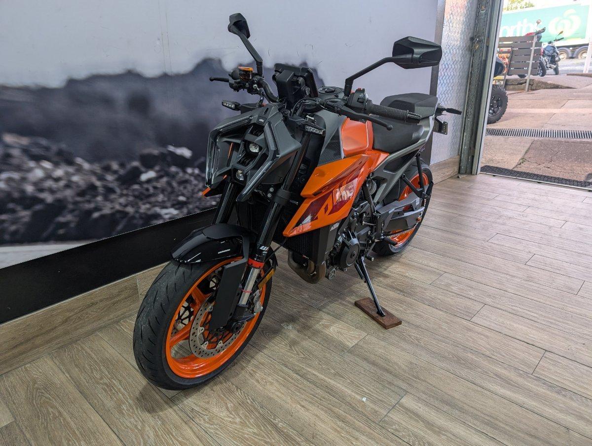2024 KTM 990 DUKE ROAD