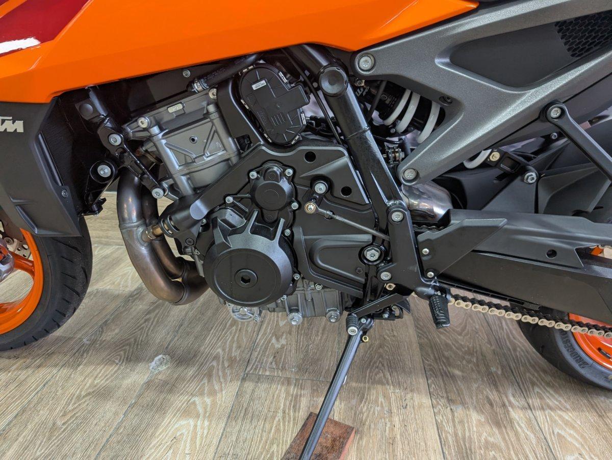 2024 KTM 990 DUKE ROAD