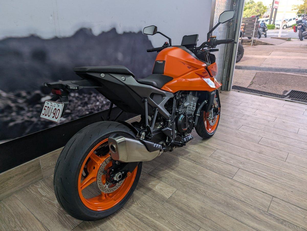 2024 KTM 990 DUKE ROAD