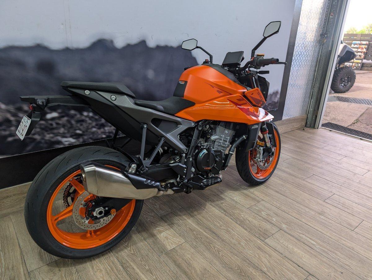 2024 KTM 990 DUKE ROAD