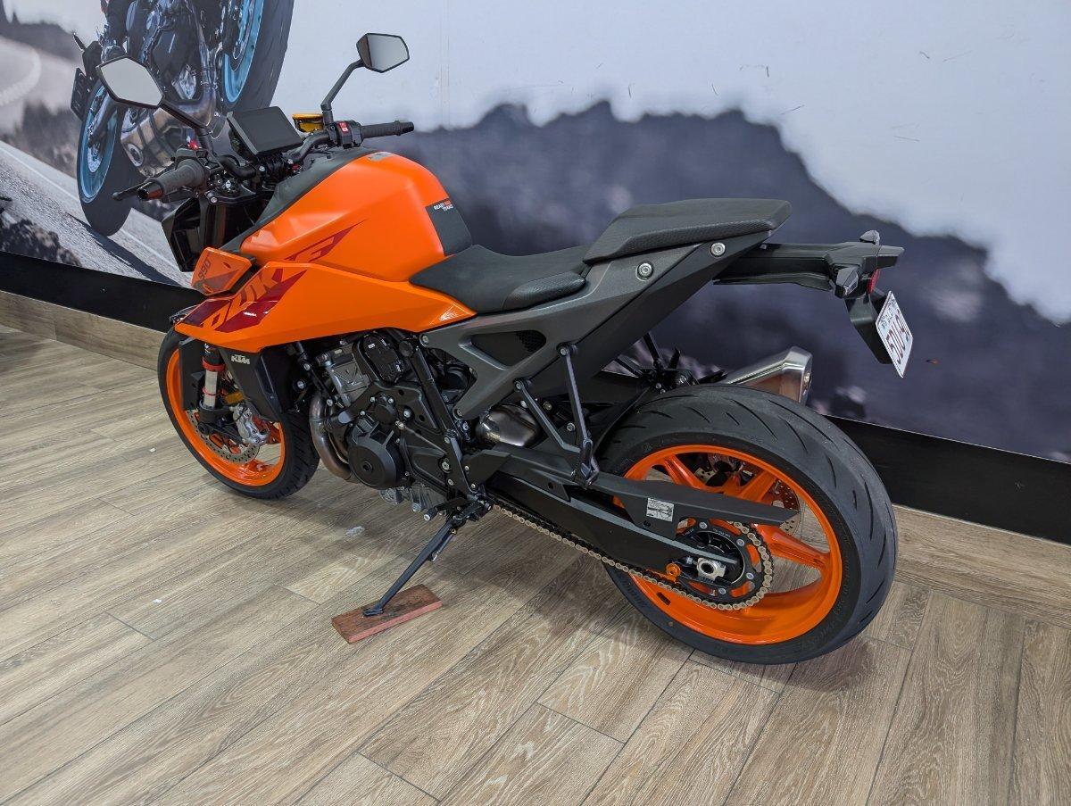 2024 KTM 990 DUKE ROAD