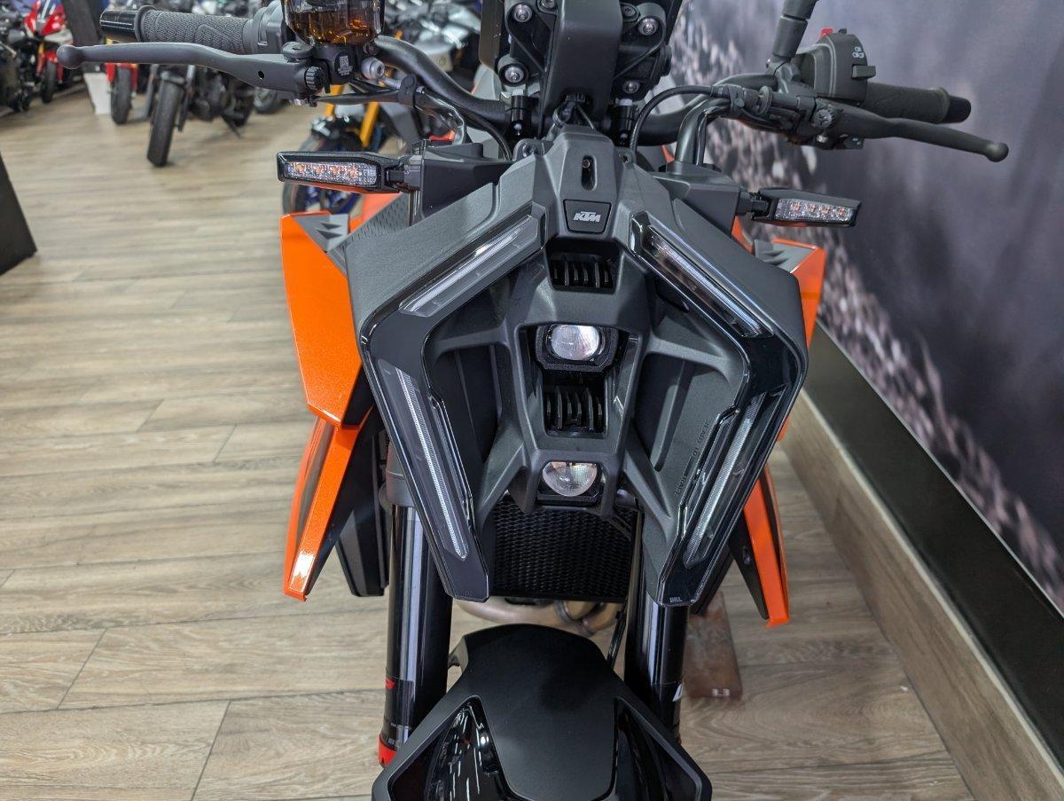 2024 KTM 990 DUKE ROAD
