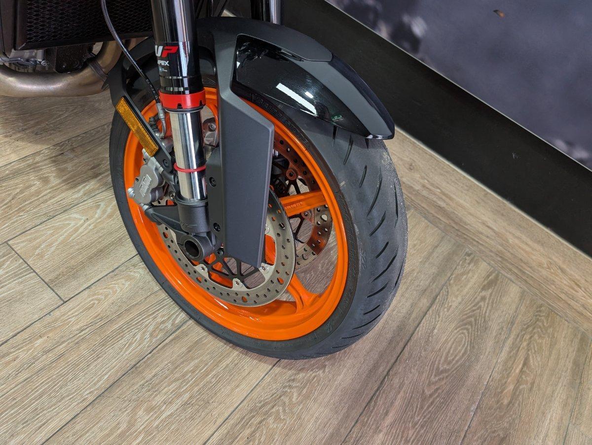 2024 KTM 990 DUKE ROAD