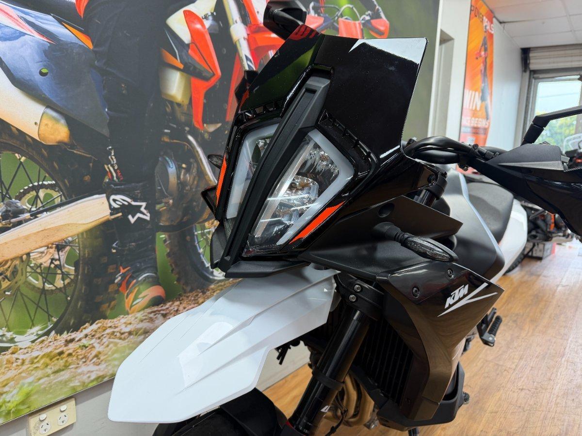 2024 KTM 890 SM-T SPORTS