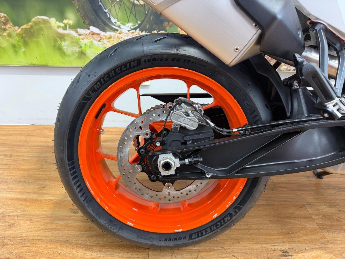 2024 KTM 890 SM-T SPORTS