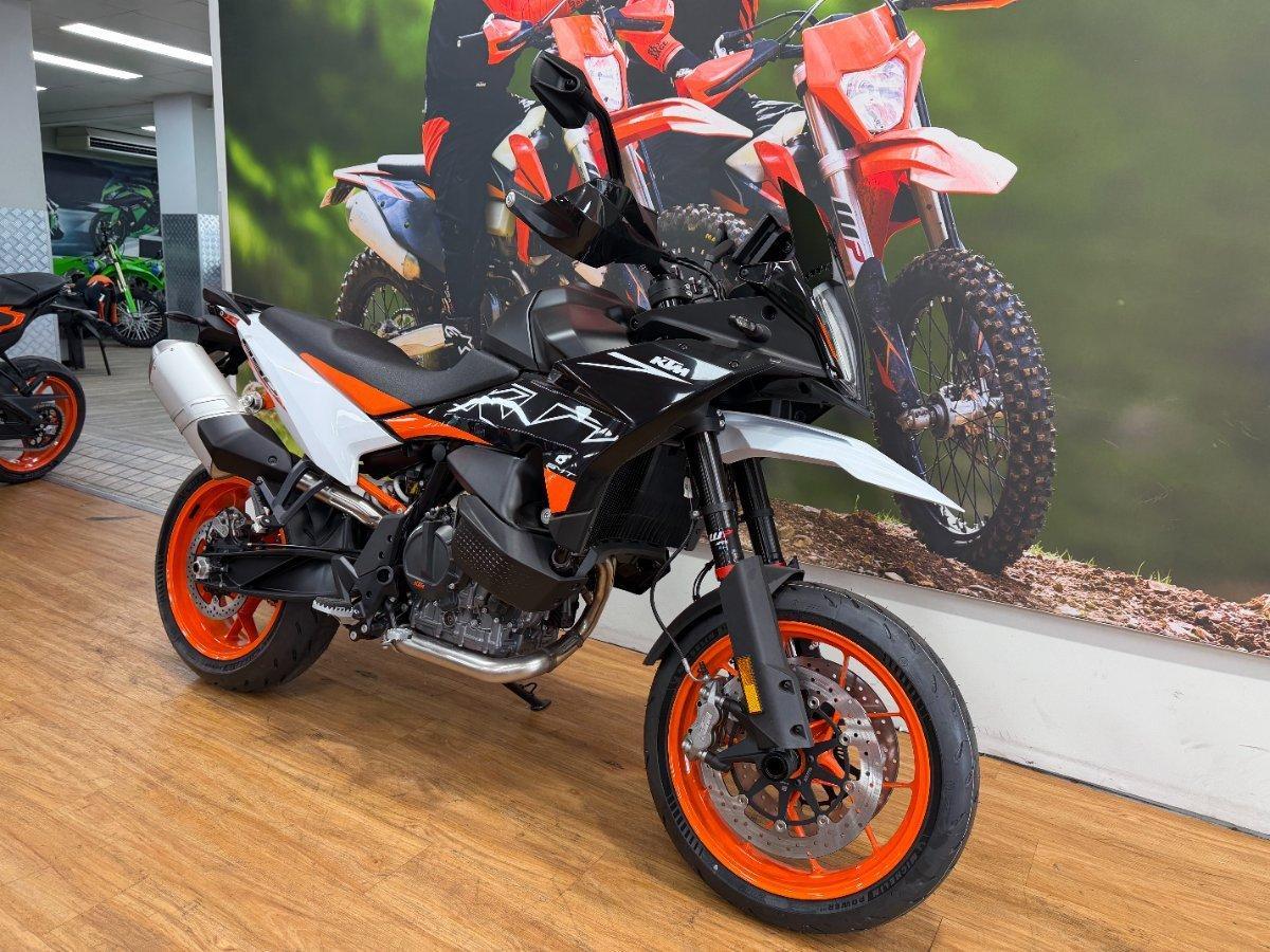 2024 KTM 890 SM-T SPORTS