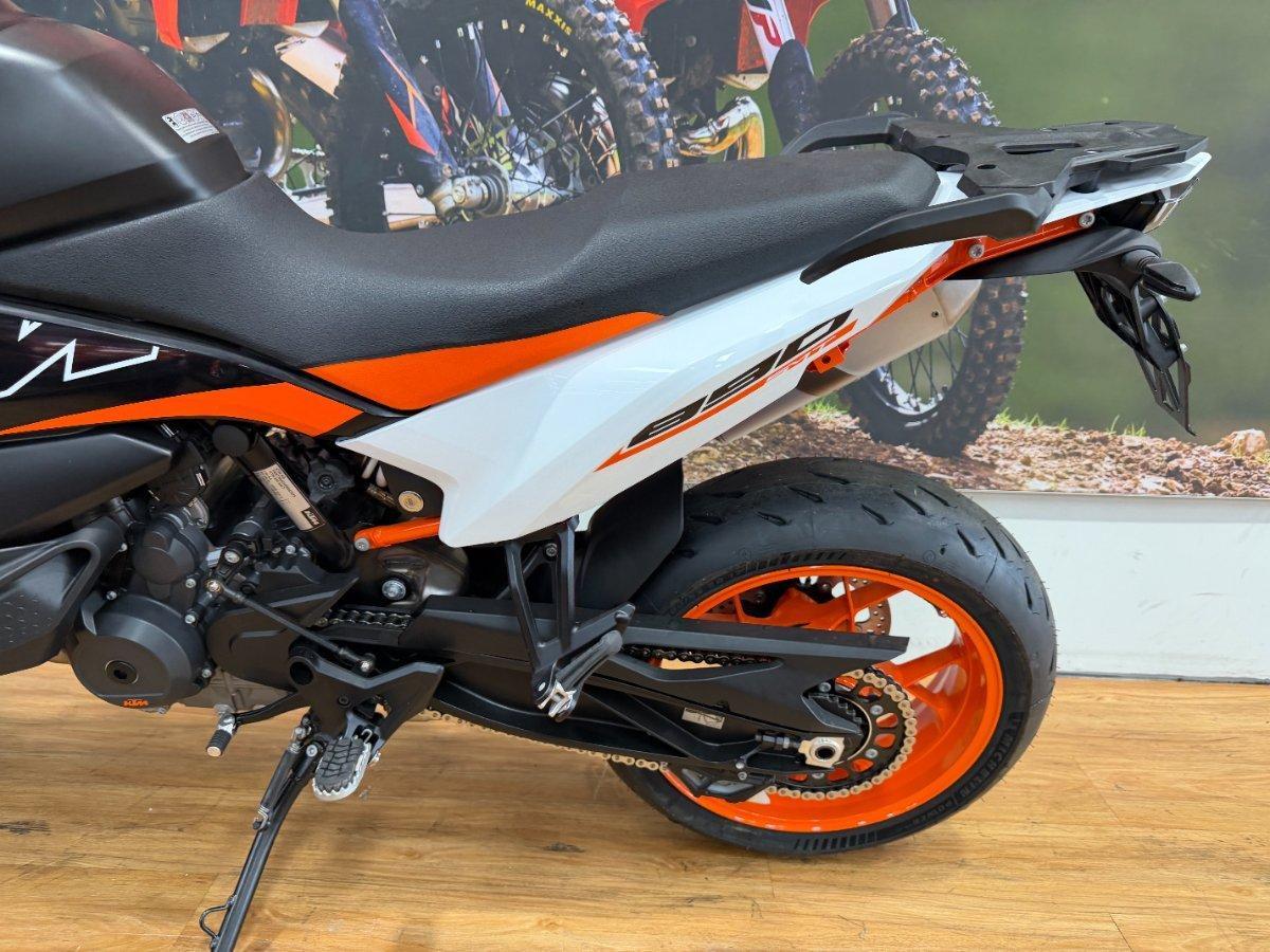 2024 KTM 890 SM-T SPORTS
