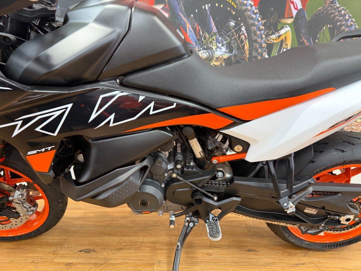 2024 KTM 890 SM-T SPORTS