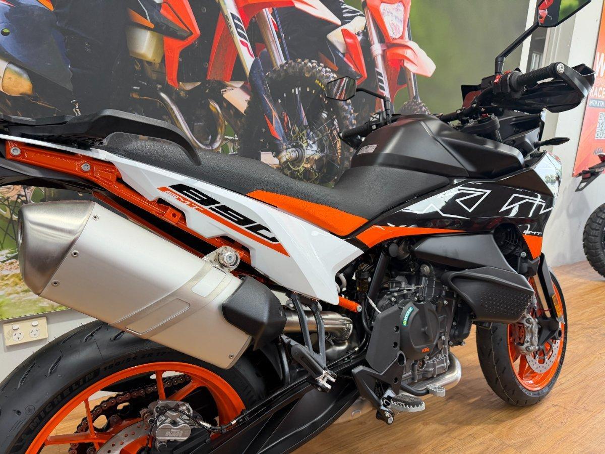 2024 KTM 890 SM-T SPORTS