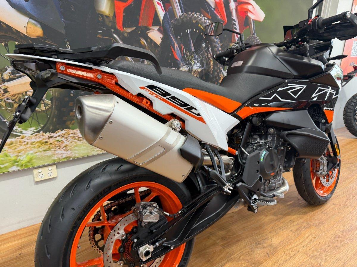 2024 KTM 890 SM-T SPORTS