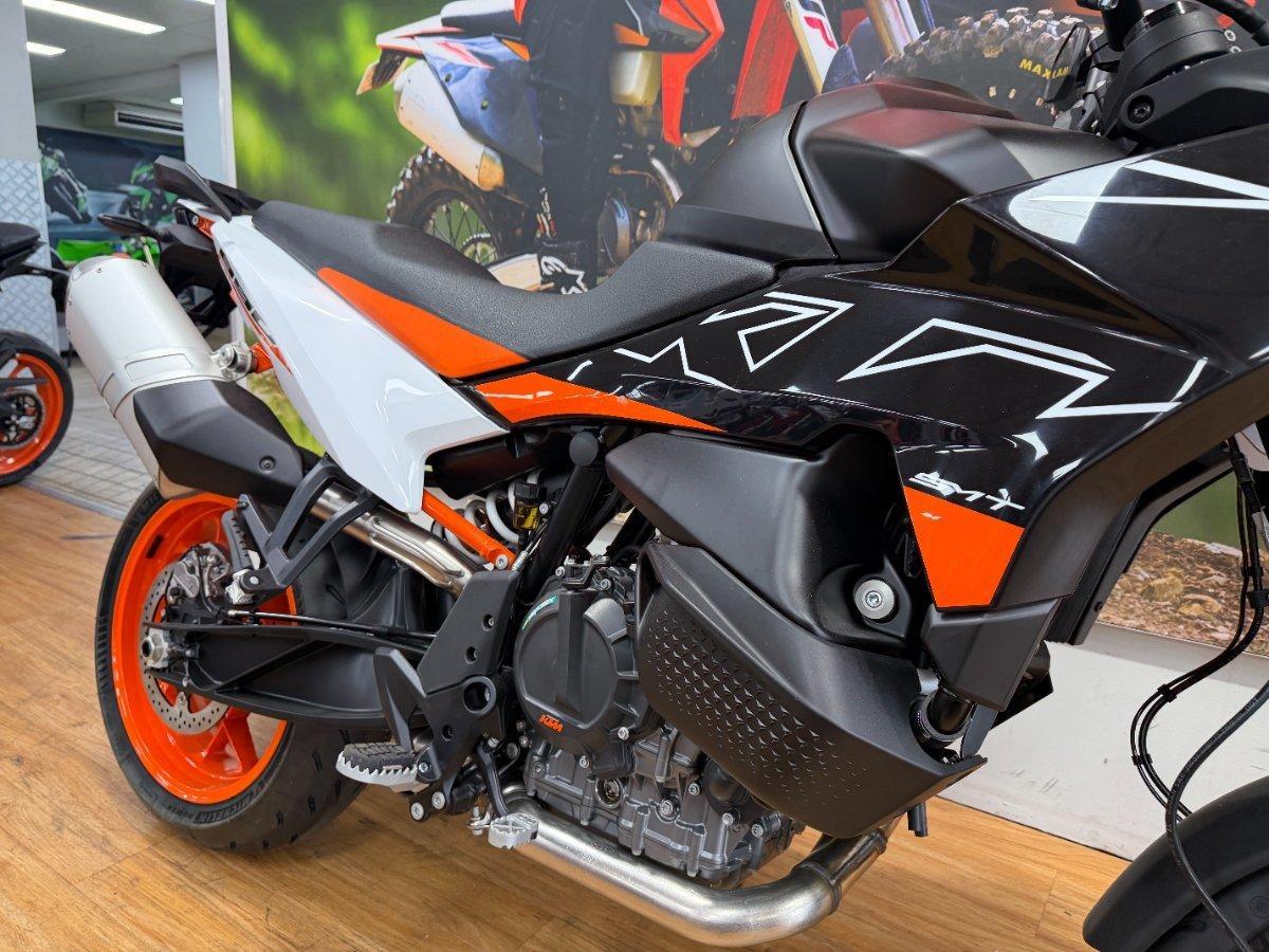 2024 KTM 890 SM-T SPORTS