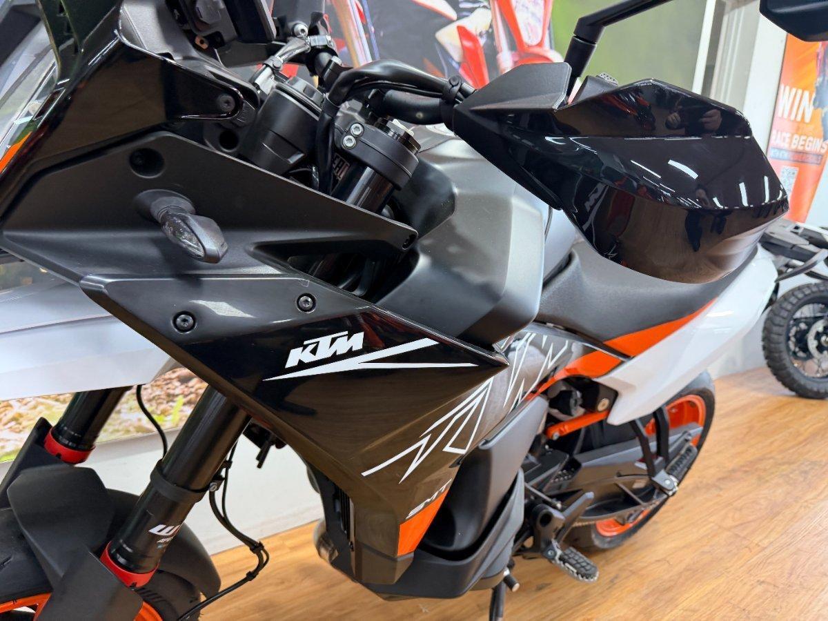 2024 KTM 890 SM-T SPORTS