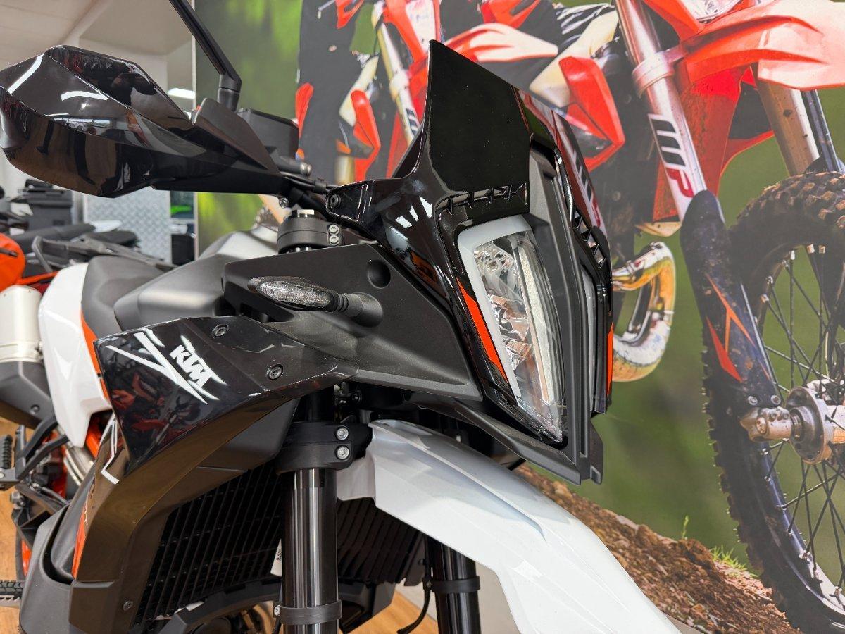 2024 KTM 890 SM-T SPORTS