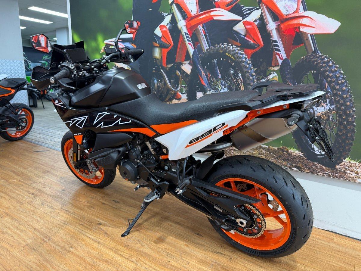 2024 KTM 890 SM-T SPORTS