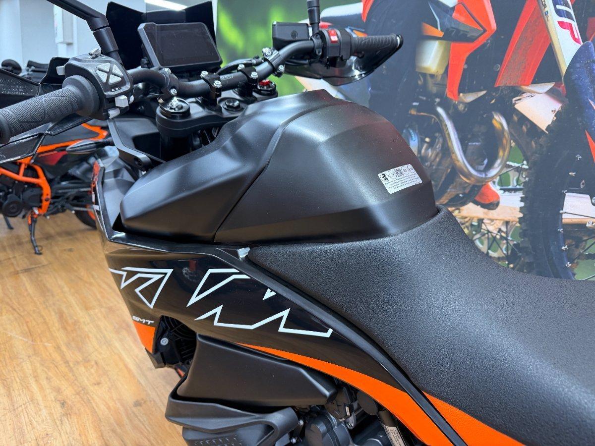 2024 KTM 890 SM-T SPORTS